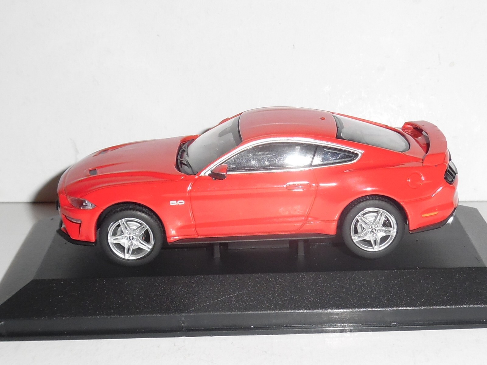 VANGUARDS / CORGI - VA15503 ``FORD MUSTANG MK6 GT FASTBACK, RACE RED , LTD  1000