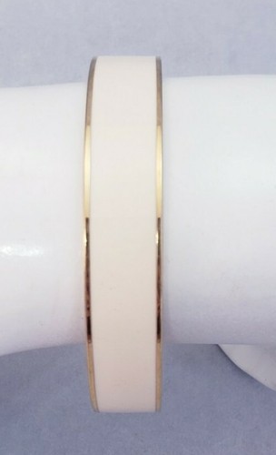 Signed Trifari Enameled Cream Color Gold Tone Bangle Vintage Bracelet - Picture 9 of 11