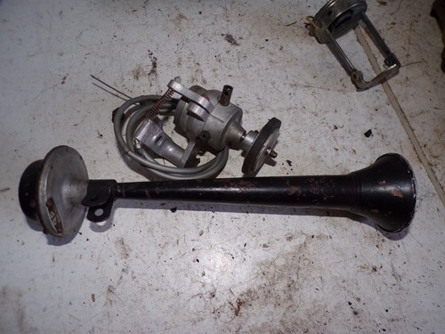 accessoire klaxon + pompe depression peugeot motobecane terrot 250 350 175 2425