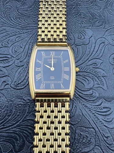 BLACK DIAL Vintage Seiko Slim Quartz Men’s  Wrist Watch