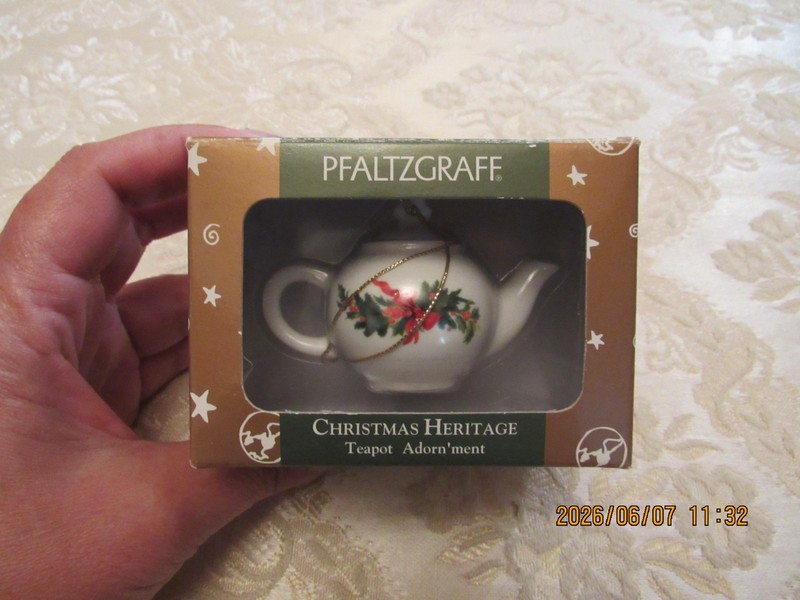 VTG Pfaltzgraff Christmas Heritage Teapot Ornament