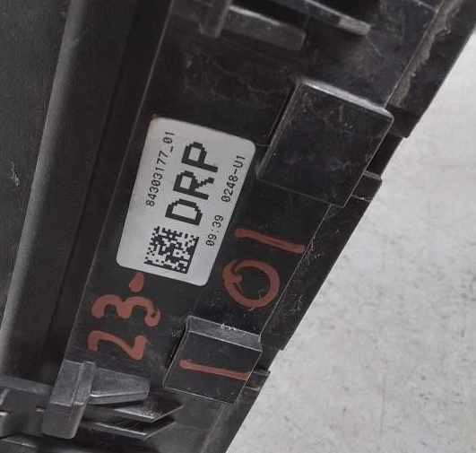 2017-2019 Chevy Silverado Sierra 1500 2500 Engine Compartment Fuse Box 84008527 - Image 4 of 4