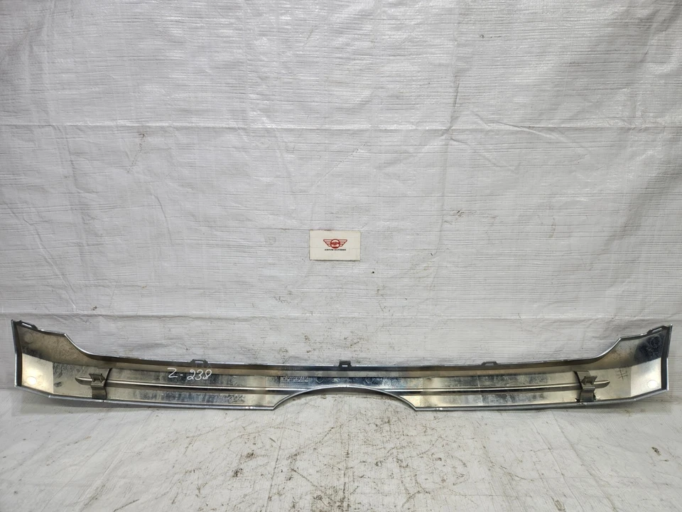 2011 - 2014 Ford Edge Front Grille Upper Trim Molding Chrome OEM BT43-8150-C - Imagem 2 de 4