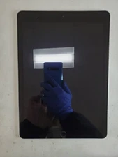 Apple iPad Pro 9.7" A1674 128GB Space Gray (Unlocked) Tablet, Read