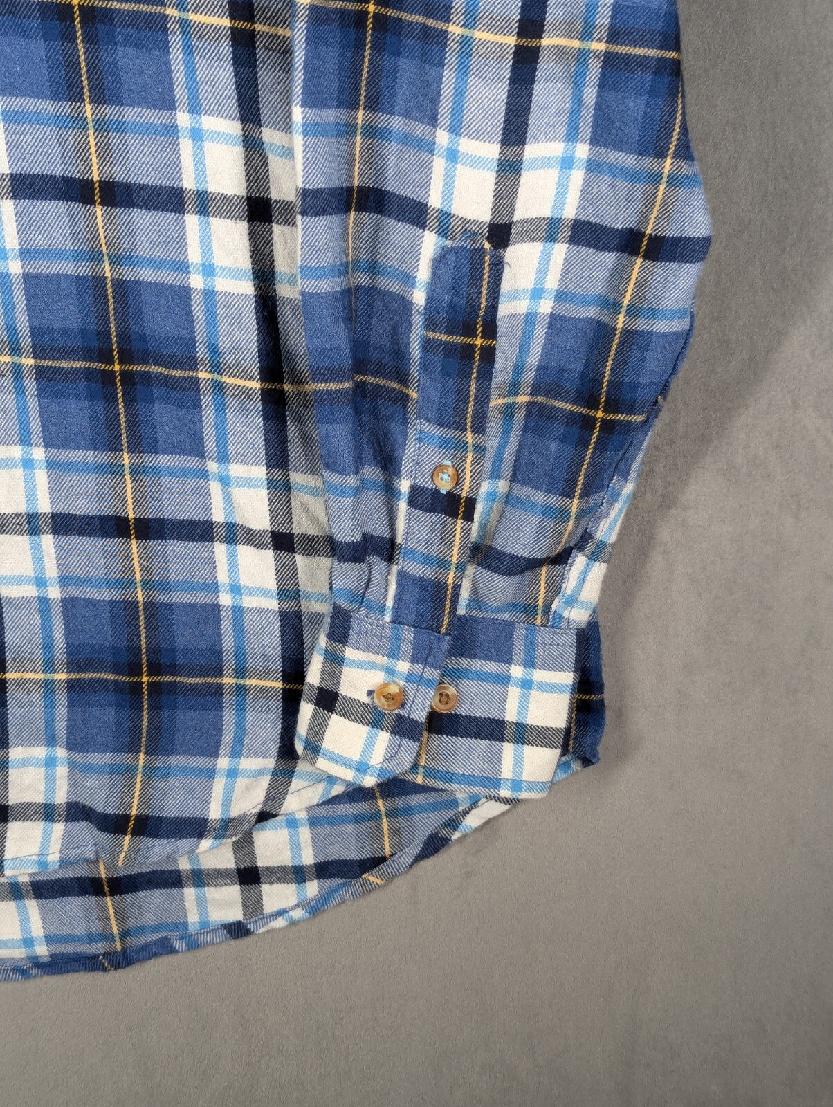 Izod Flannel Shirt Men's Size Medium Loose Fit Plaid Check Long Sleeve USA image 3