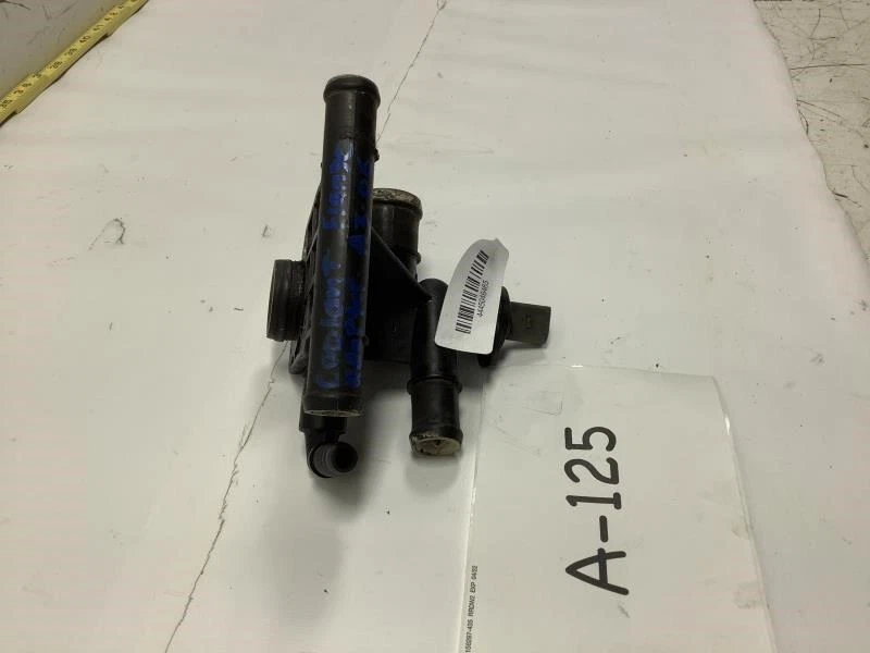 AUDI A3 2006 motor refrigerante brida adaptador conexión tubo manguera OEM+ Foto 2 de 4