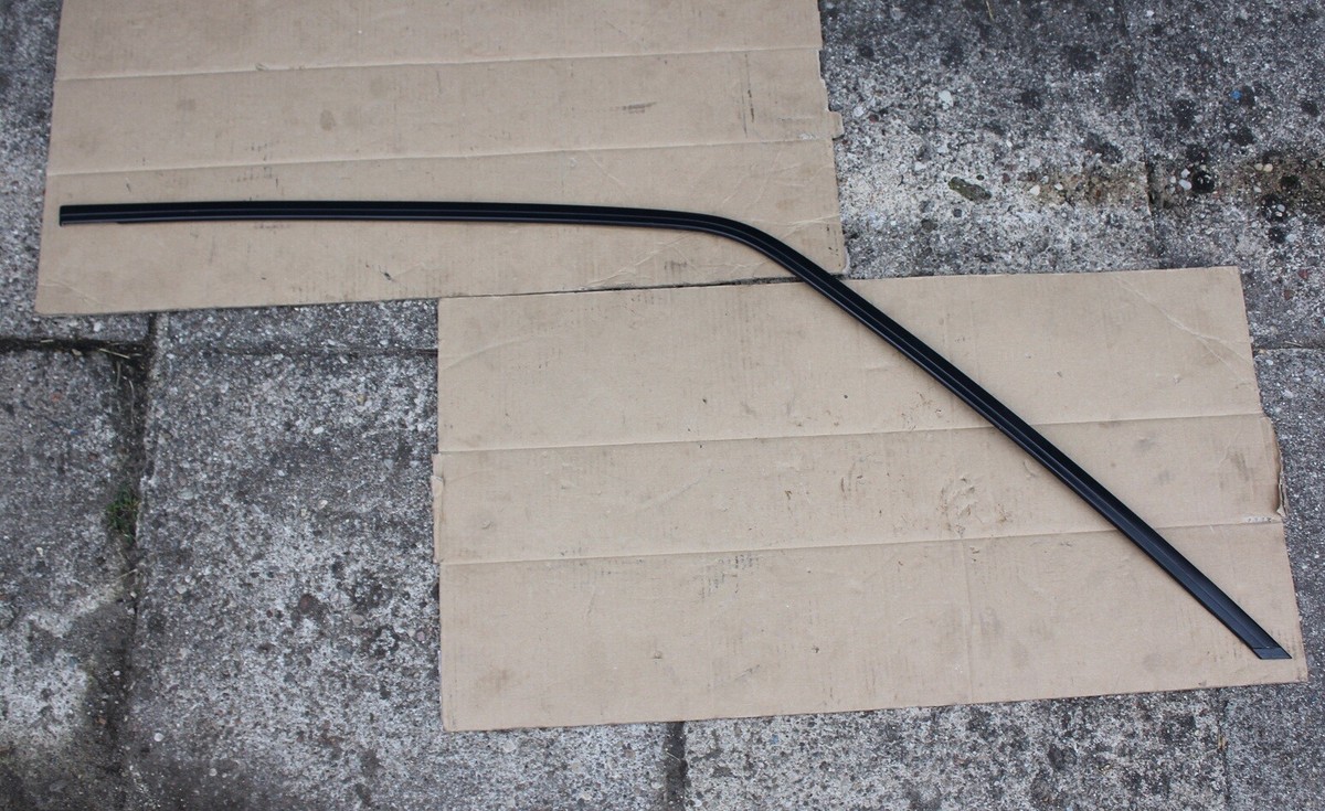 BMW E30 M3 325 COUPE DOOR COVERING MOLDING UPPER RIGHT BLACK 