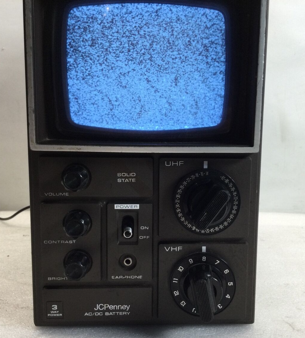 Vintage 1978 JC Penney Solid State Portable TV 685-1002 Vintage 1978 JC Penney Solid State Portable TV 685-1002