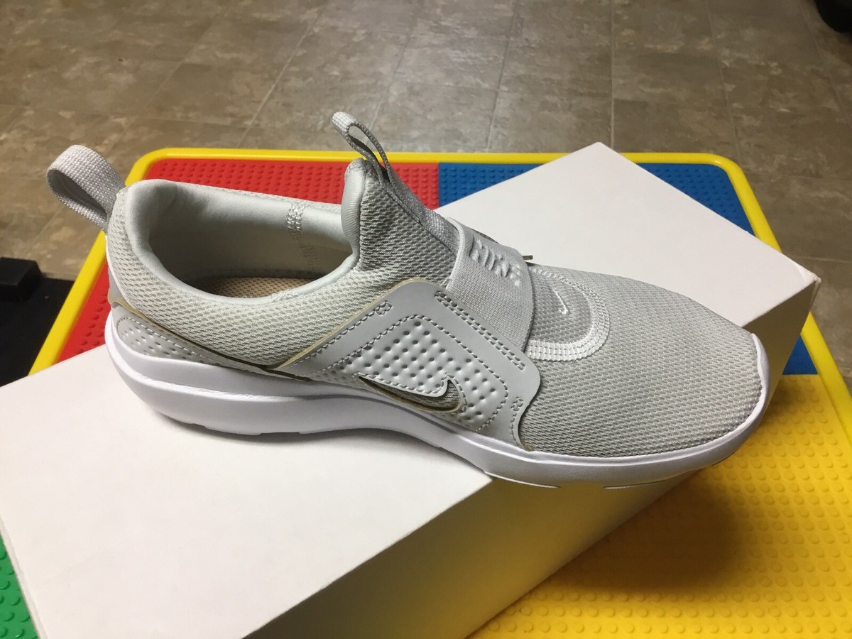 Women's “Nike” comfort AD slip running sneakers, size 6, grey