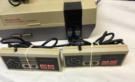 1985 Original NES Nintendo System Console Tested w/ Controllers *READ*