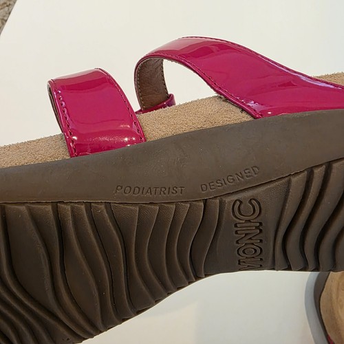 Vionic Misa Sandals Women's Size 10 Slides Red Patent Adjustable Straps Buckles - Picture 10 of 11