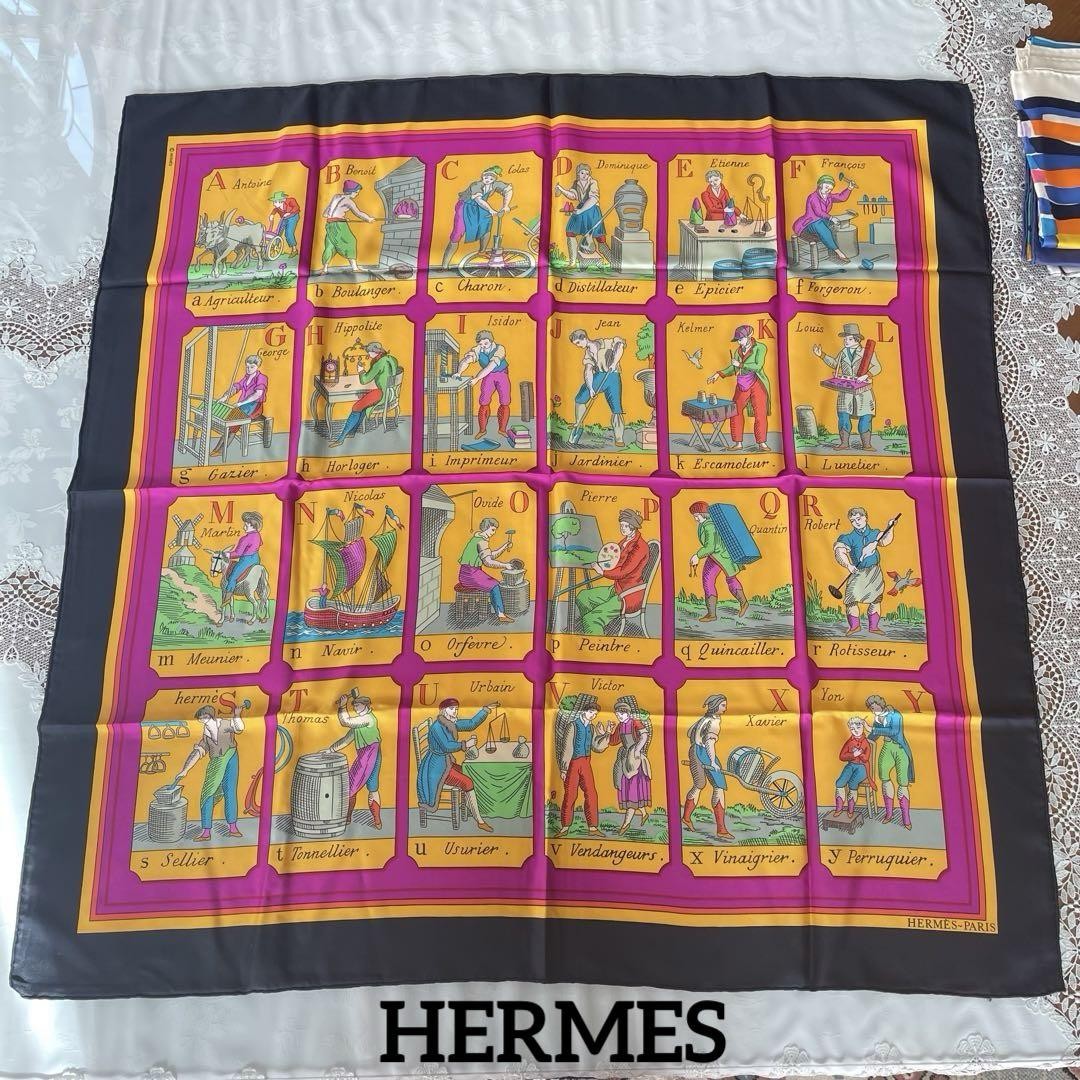HERMES 90cm silk Carre scarf in vibrant bet pattern