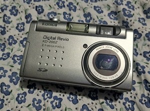 Konica Digital Revio KD-200Z 2.1MP Compact Camera with Zoom Lens