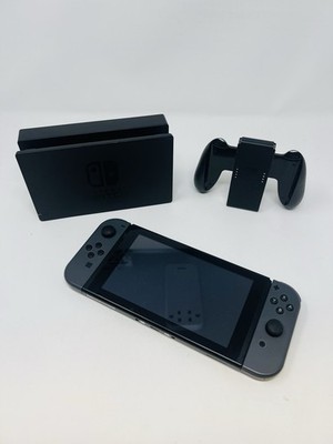 Nintendo Switch Spielkonsole mit Set - Guter Zustand