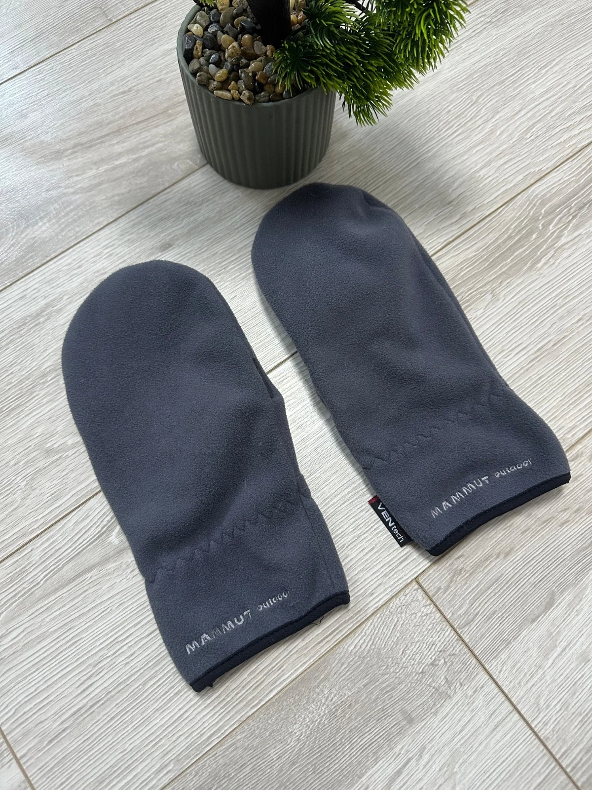 Mammut Fleece Mittens Gloves Size L Gray Outdoor Winter Made in Italy 1207043
Opens in a new window