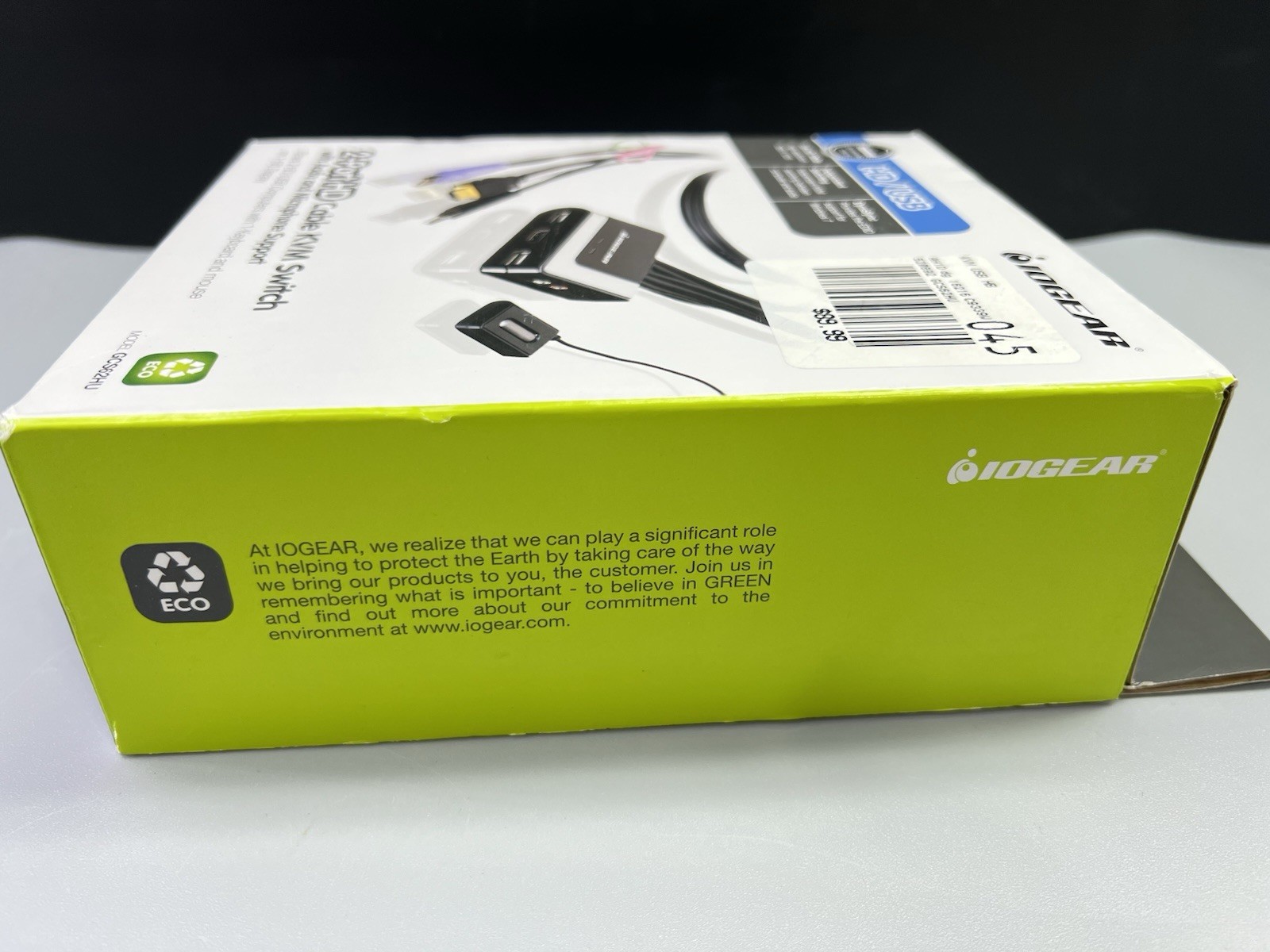 IOGEAR - GCS62HU - 2-Port HDMI KVM Switch Audio & Mic Support HD 1080p w/Cables