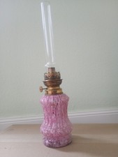 Clichy Lampe à pétrole complète - Verre moucheté rose + brûleur + cheminée verre