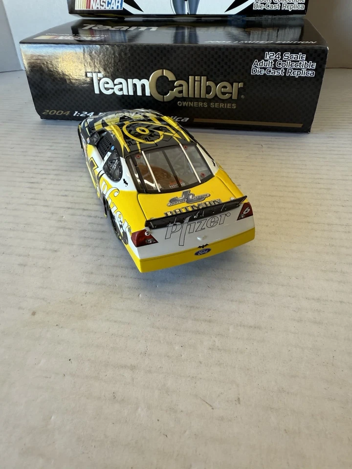 2004 Team Caliber Owners Series 1:24 #6 Mark Martin JusticeLeague/Batman - Image 3 of 4