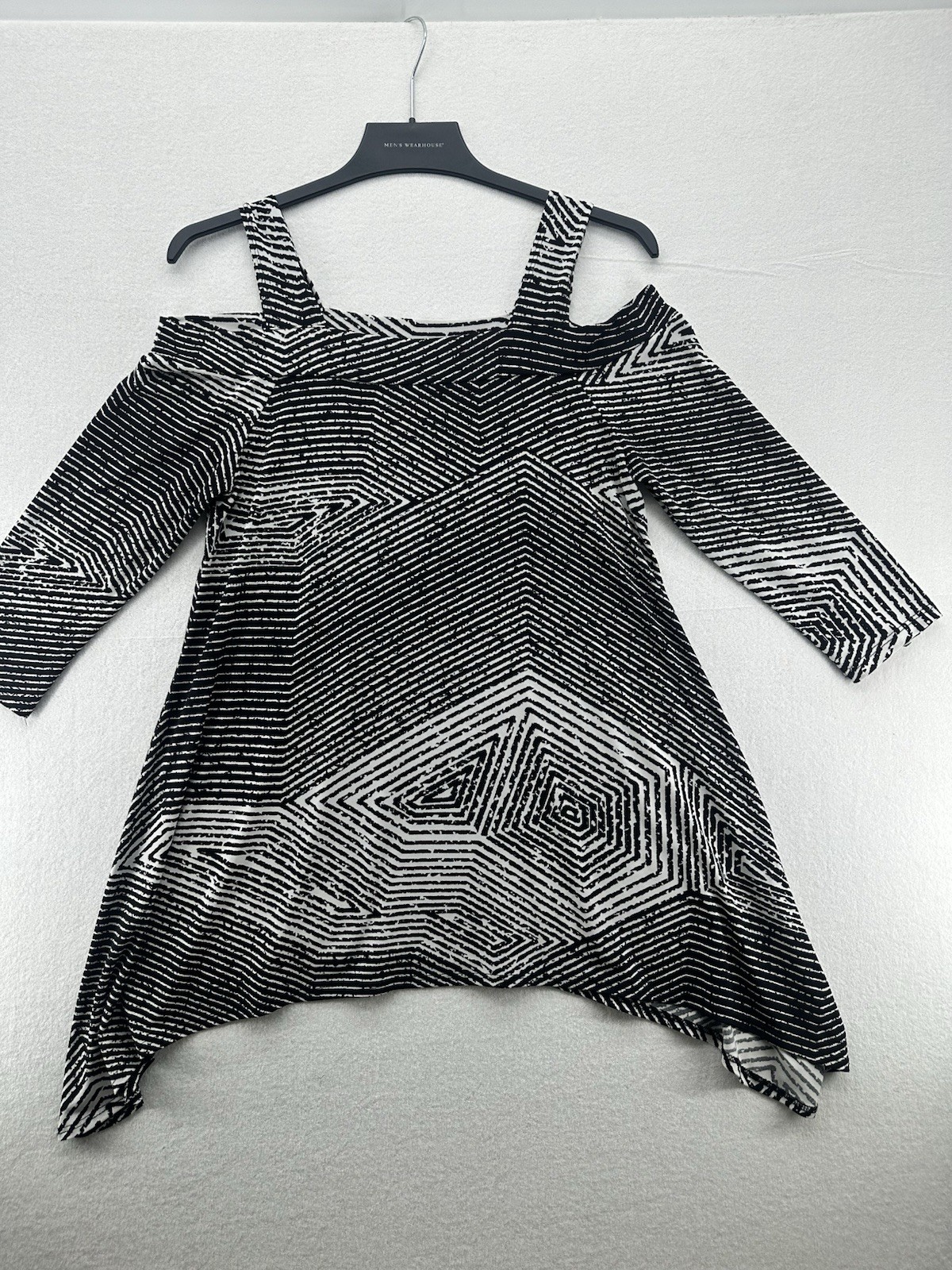 Vintage Clara  Sun Woo Women’s Cold Shoulder Tunic Size S Black White