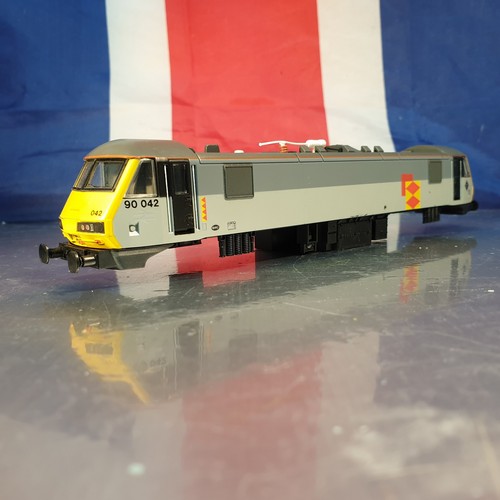 Hornby OO class 90 Locomotive Body shell & chassis Only!