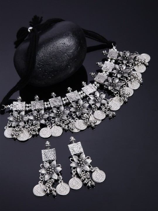 Juego de joyas oxidadas plateadas, collar indio con juego de pendientes - Main Image