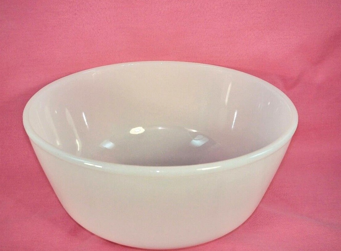 FIRE KING Milk Glass Large Mixing Bowl EUC Anchor Hocking Vintage Retro