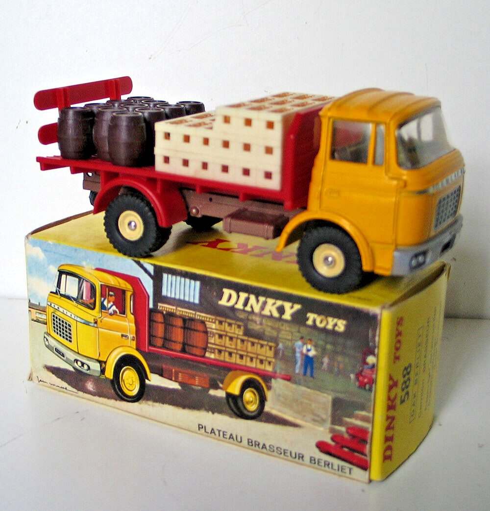DINKY TOYS FRANCE 588 BERLIET GAK BRASSEUR BON ETAT D ORIGINE / MANQUE RIDELLE