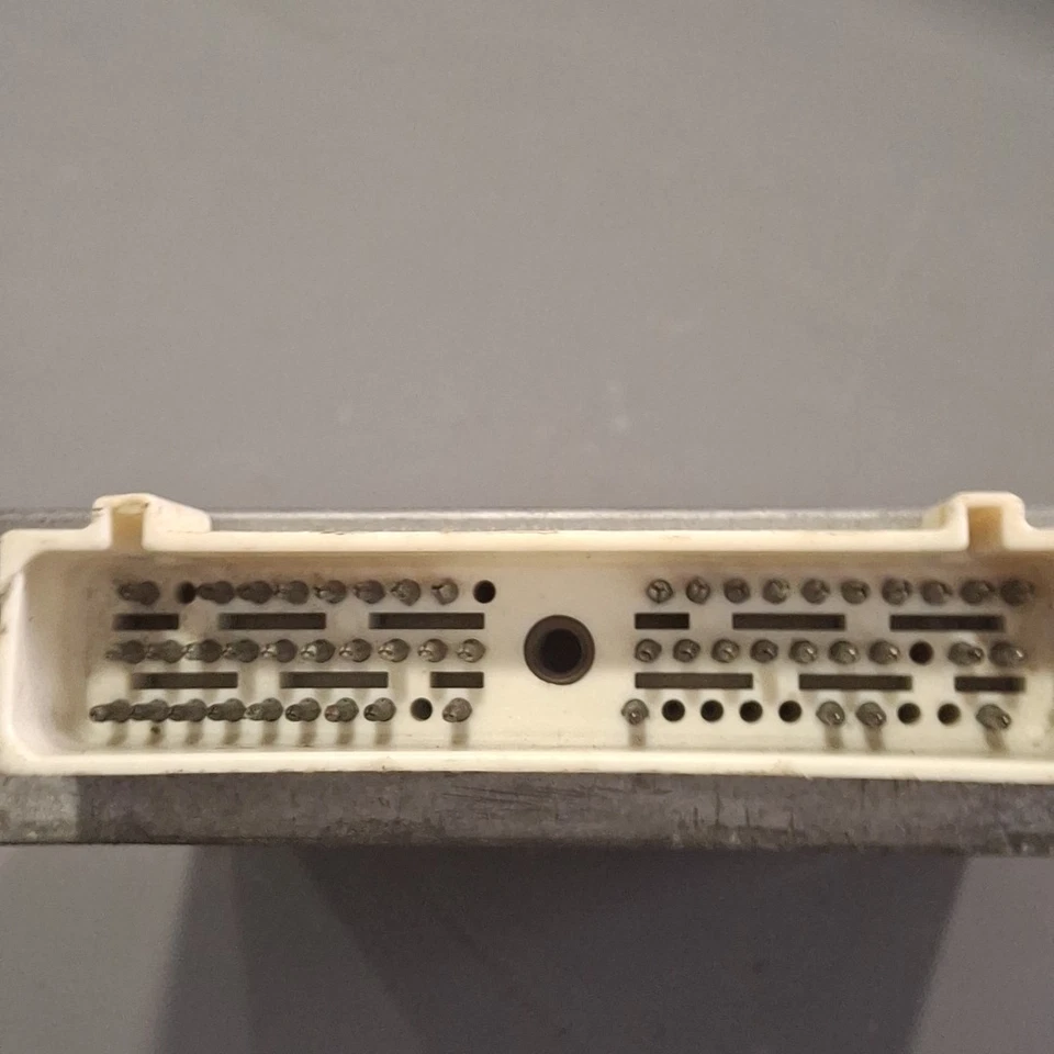 Ford Ranger 1984 2,8 L ECM/ECU E47F-12A650-P2A Foto 3 de 4