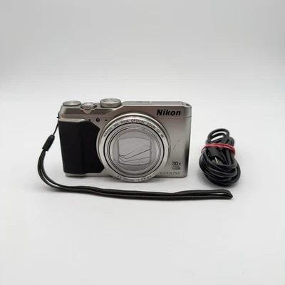 Nikon Coolpix S9900 Silber - Kompakte Digitalkamera - Gestetet - Bild 1 von 4