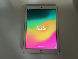 Apple Ipad 6th Generation 32GB Wifi Rose Gold - VERY GOOD CONDITION w/ CHARGER