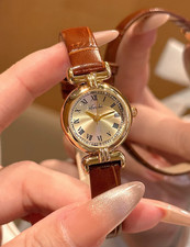 Womens Vintage Round Roman Numeral Dial Quart...