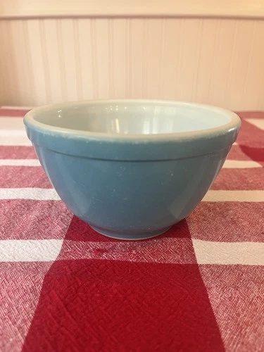 Vintage 1940’s Blue Pyrex Primary blue bowl No Number