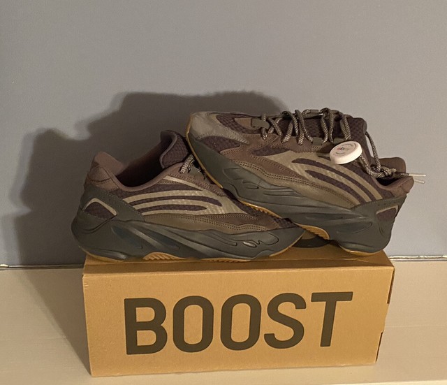 adidas 700 geode