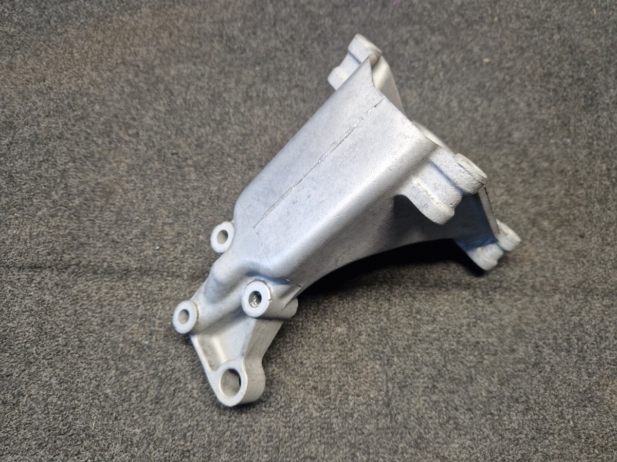 まむ！ 85-92 VW Jetta Golf Mk2 OEM Rear Engine Motor Mount Bracket