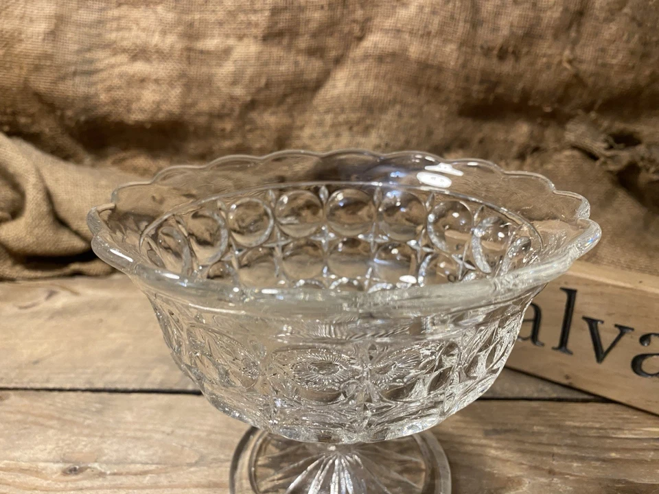 Vintage Pressed Glass Sweet Dessert Dish Pedestal Bonbon Bowl Honeycomb Pattern - Image 3 of 4