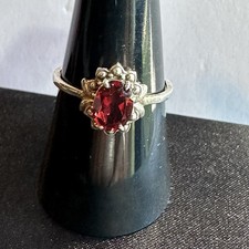 New Garnet Ring Set In 925 Sterling Silver W/ Beautiful Silver Leaves. Size 8