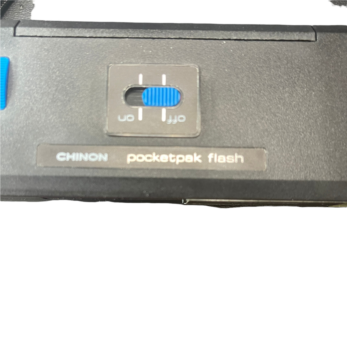 VINTAGE Chinon Pocketpak 400 110 Camera in Case Point & Shoot Built in Flash