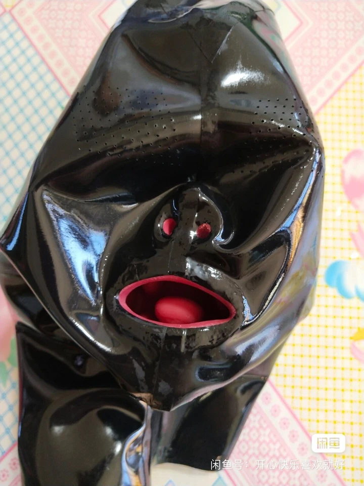 142 Latex mask with lockable zip 15cm nose tube red teeth - Image 3 of 4