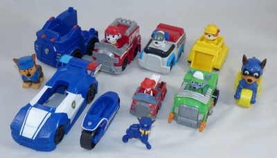 Paw Patrol 2 in 1 Chase Movie Vehicle Set - Paw Patrol Racers & More