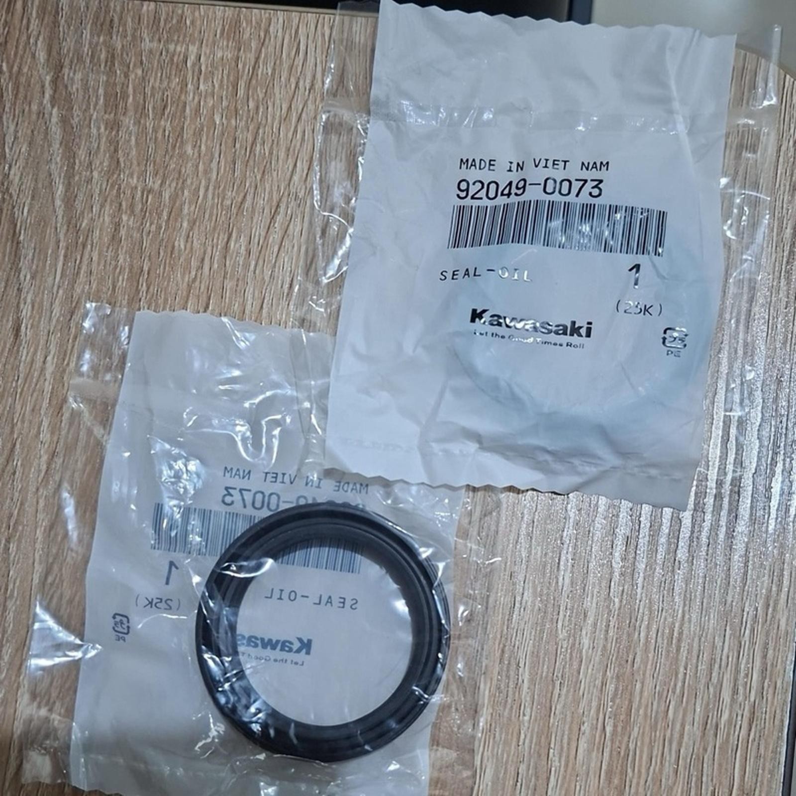 Kawasaki 2006-2020 Ninja Vulcan Seal Oil 92049-0073 New 1pcs