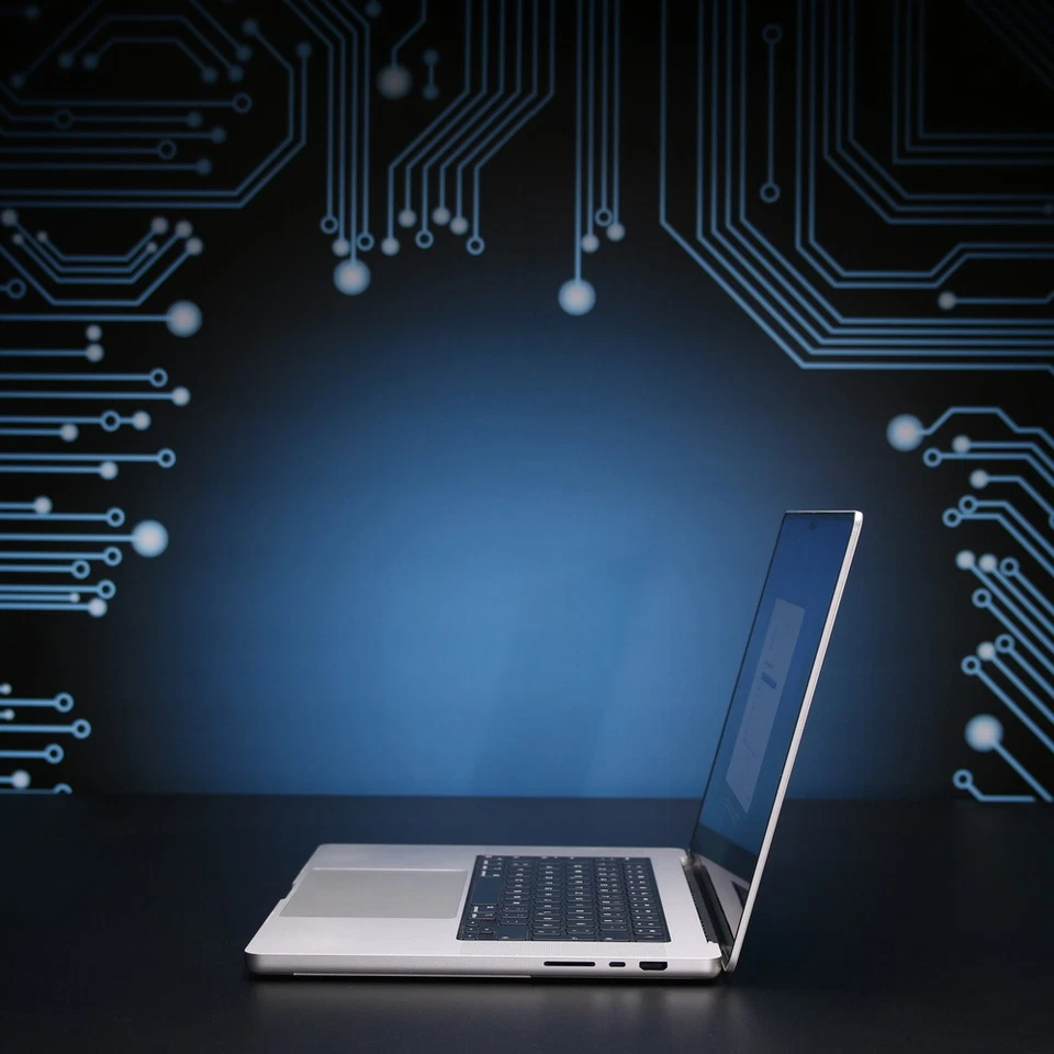 Apple Macbook Pro 16" (2021) // M1 Pro (10C CPU, 16C GPU), 16 GB RAM, 512 GB SSD - Bild 3 von 4