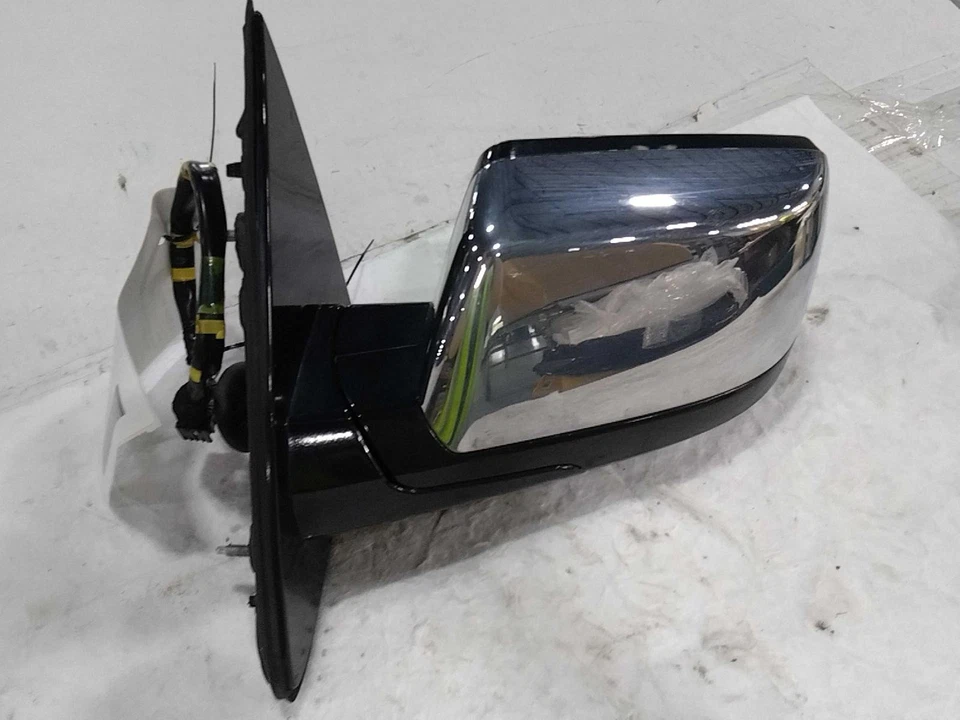 Used Left Door Mirror fits: 2015 Chevrolet Tahoe Power w/turn signal opt DL3 w/o - Image 2 of 4