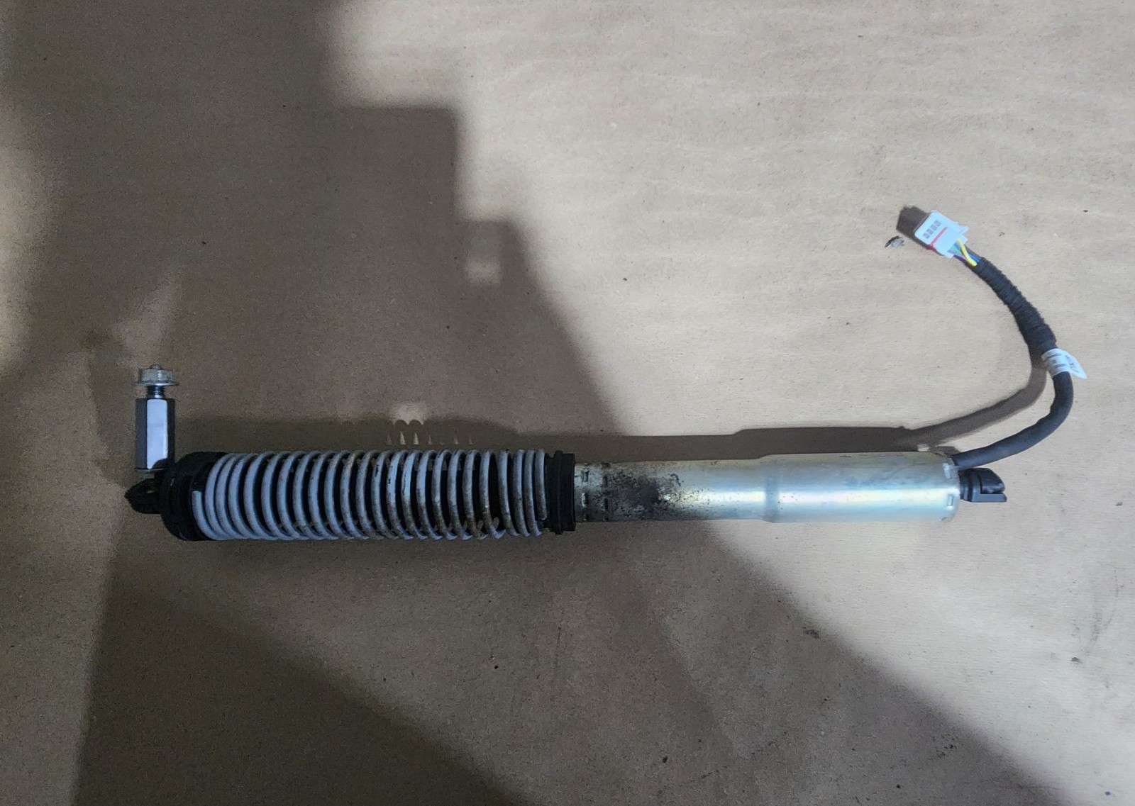 2013-2023 MASERATI GHIBLI TRUNK SHOCK STRUT LIFT CYLINDER SPRING OEM 670102993