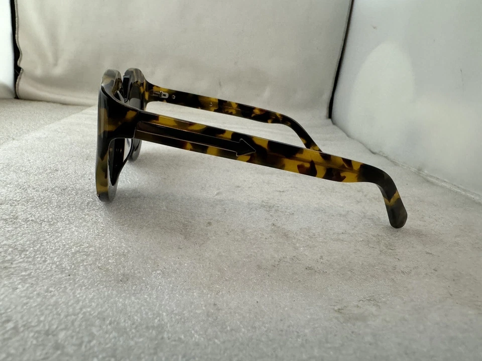 Parche de flores Karen Walker - tortuga / negro Foto 2 de 4