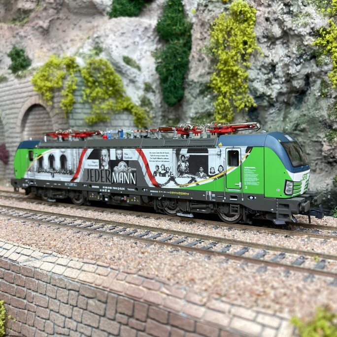 Locomotive electrique Vectron ROCO 193 746-5 train miniature HO digital sonore AC