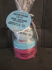 Onyx Bathhouse Gift Set Unicorns Dream Strawberry kiwi an apple A scrub Bomb