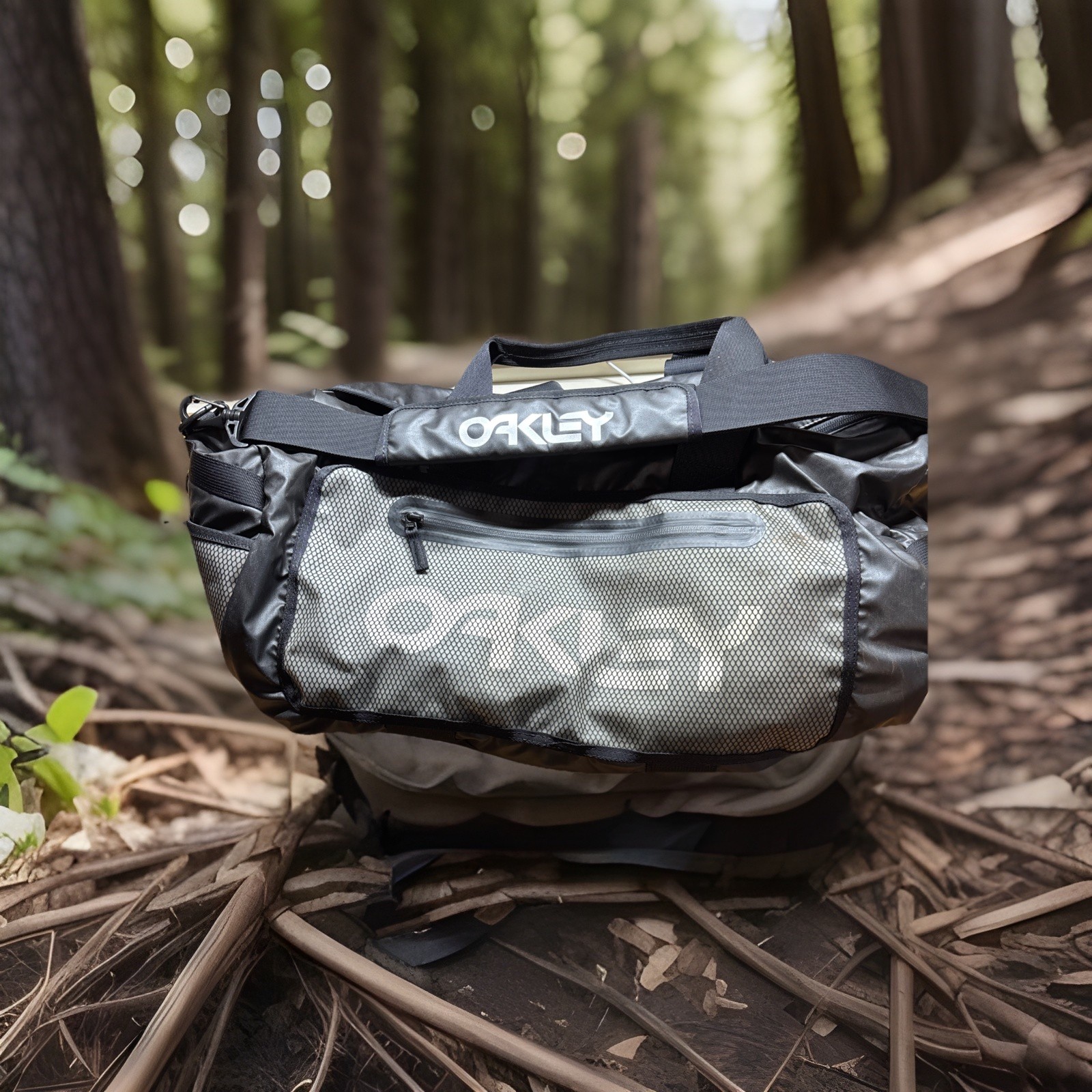 Oakley Sports Bag Extra-Large Two Handles Shoulder Strap That Is AdjustableBag Is 26 Inches Long Extra Deep Capacity