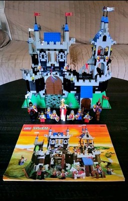 LEGO System 6090 Royal Knight s Castle Vintage 1995 Set -Near Complete w/ Manual