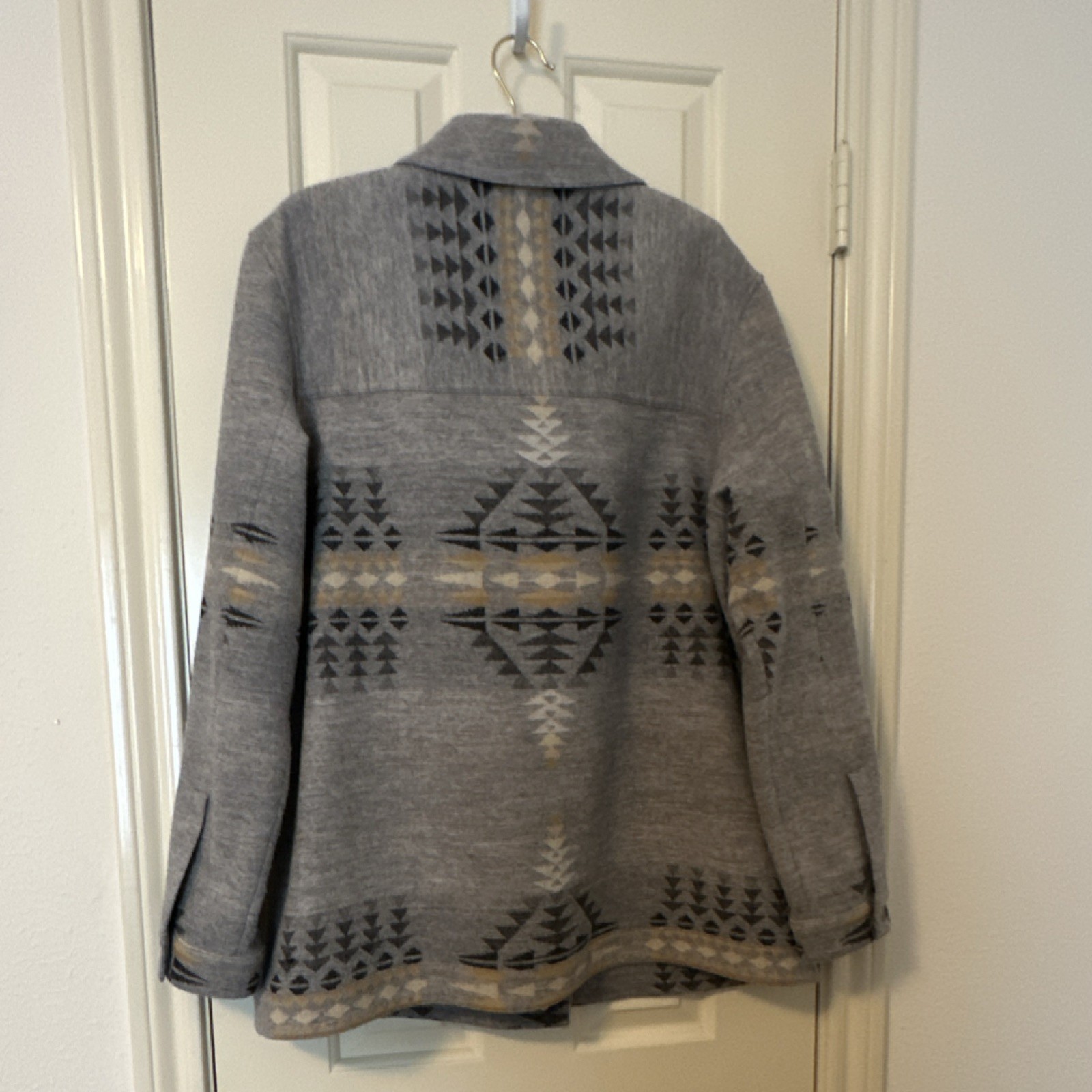 Beautiful Pendleton Women's Geometric Button Jack… - image 2