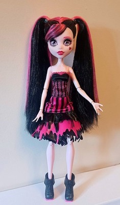 Monster High Sweet Screams Draculaura Incomplete, Has Basic G1 Arms+Venus Shoes